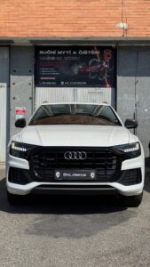 Detailing a ruční čištění auta AUDI Q8 ve Zlíně.